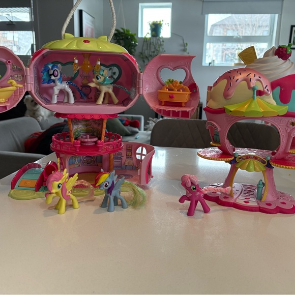 Hasbro Pink and Yellow Pony Playset - Picture 12 of 12